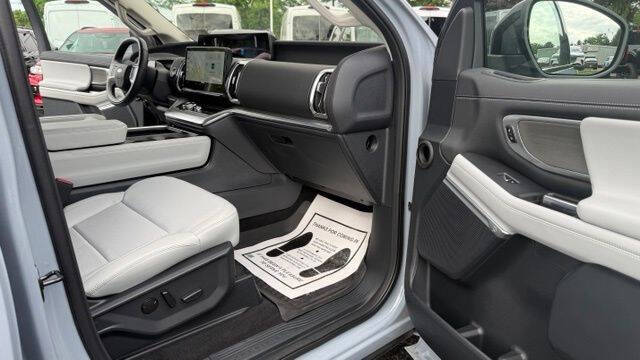 2025 Ford Expedition Platinum