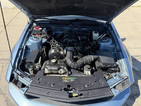 2005 Ford Mustang V6 Deluxe