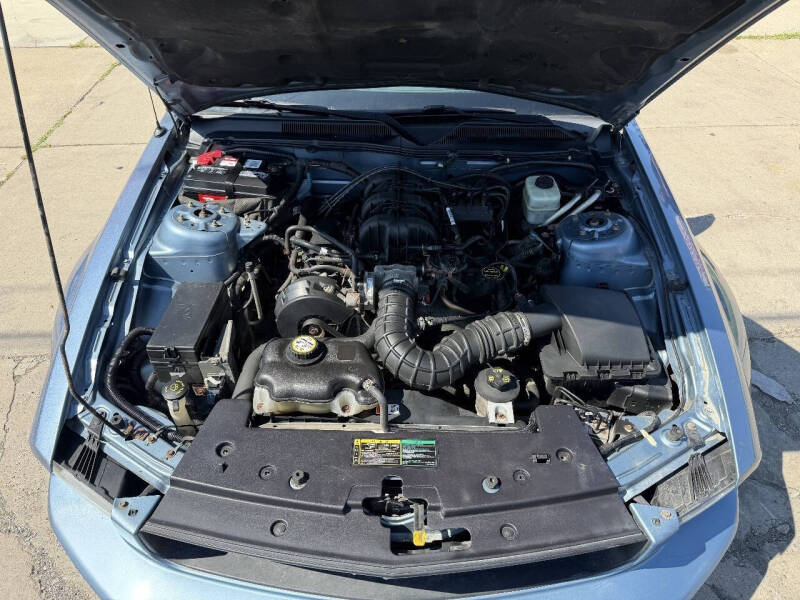 2005 Ford Mustang V6 Deluxe