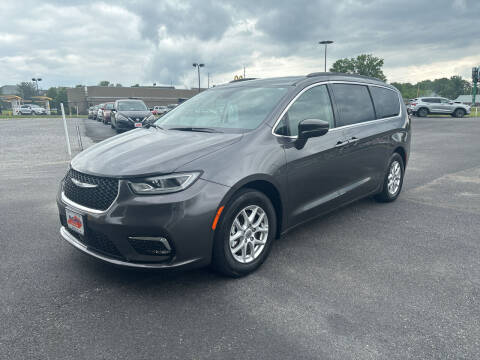 2022 Chrysler Pacifica for sale at McCully's Automotive - Trucks & SUV's in Benton KY