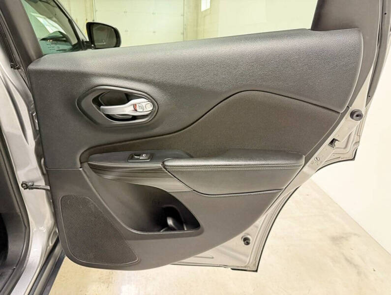 2016 Jeep Cherokee Sport