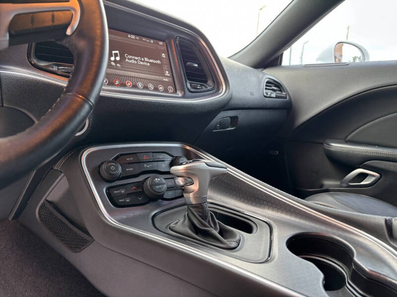 2017 Dodge Challenger SXT