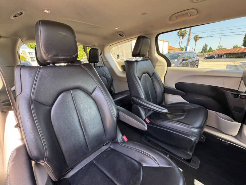 2022 Chrysler Pacifica Hybrid Touring L