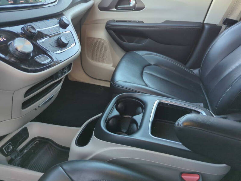 2023 Chrysler Pacifica Touring L