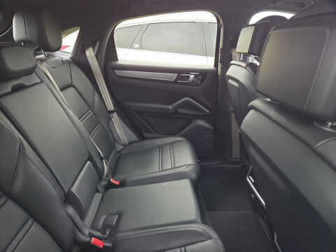 2023 Porsche Cayenne Coupe Platinum Edition