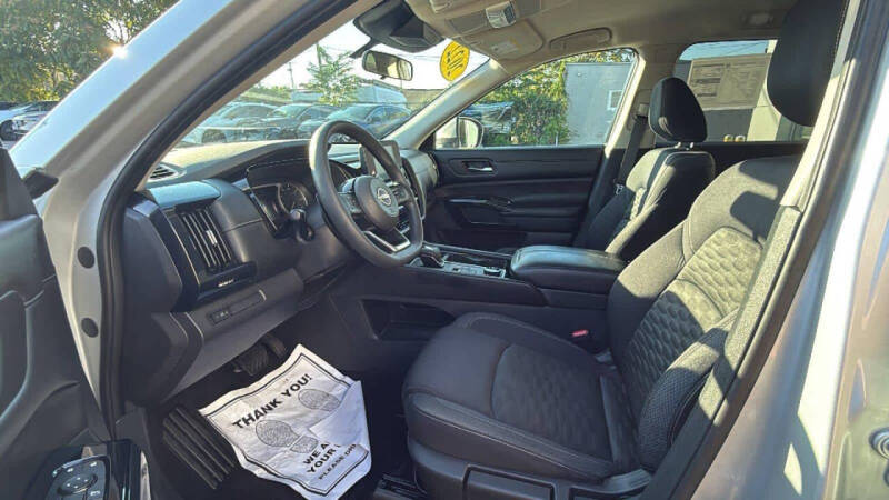 2022 Nissan Pathfinder S