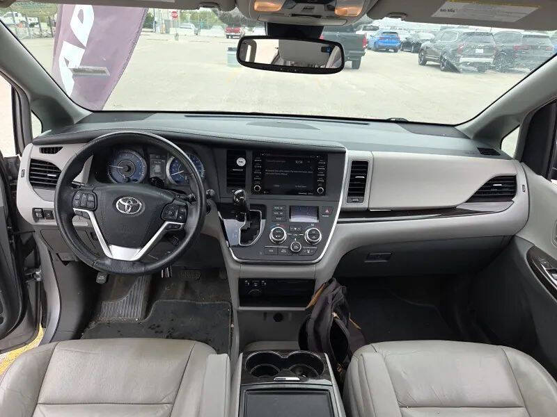 2018 Toyota Sienna XLE 8-Passenger