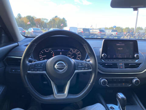 2022 Nissan Altima 2.5 SR