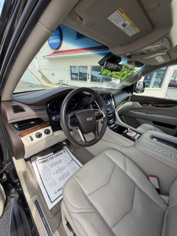 2017 Cadillac Escalade Luxury