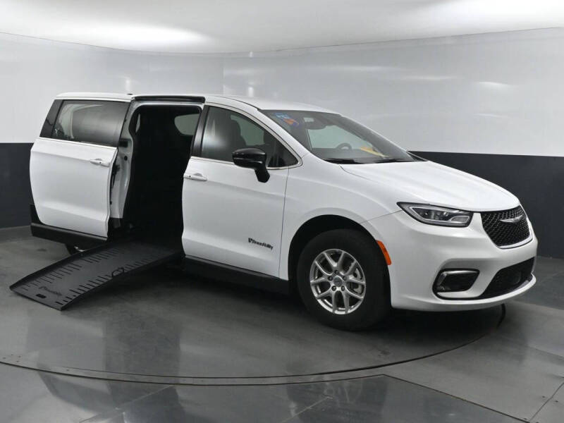 2024 Chrysler Pacifica Touring