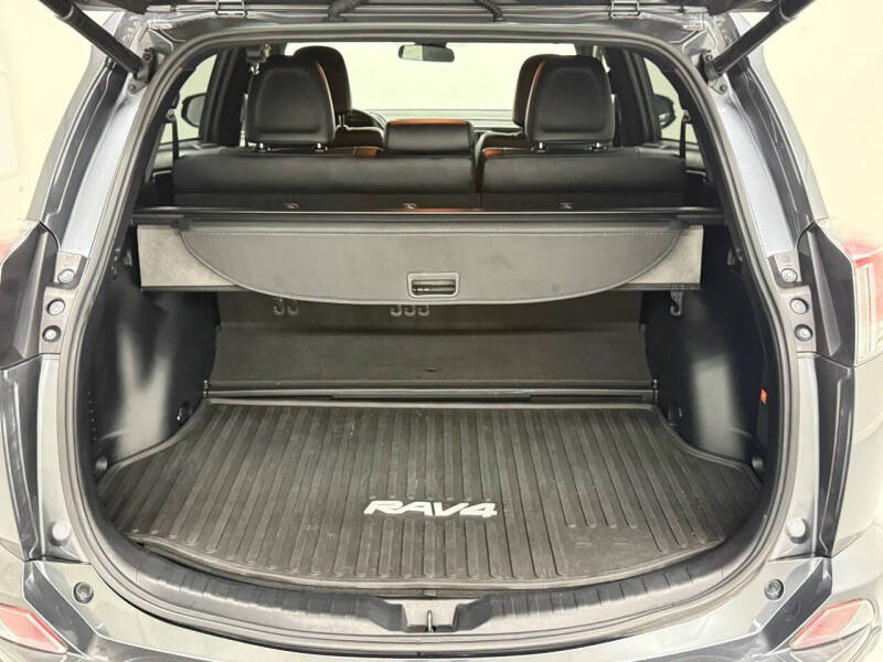 2017 Toyota RAV4 Hybrid SE