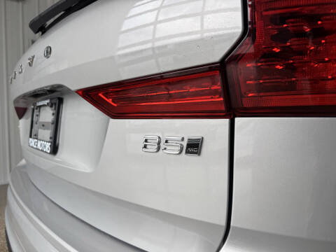 2024 Volvo XC60 B5 Core Dark Theme