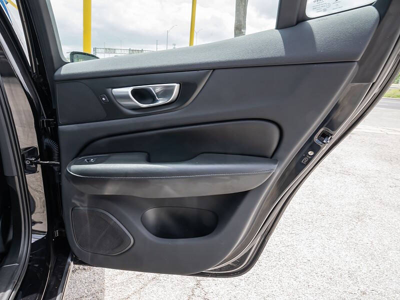 2024 Volvo S60 B5 Core Dark Theme