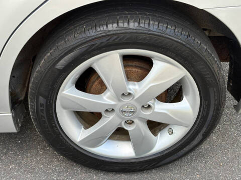 2010 Nissan Versa 1.8 SL