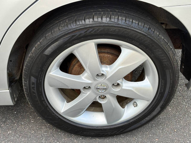 2010 Nissan Versa 1.8 SL