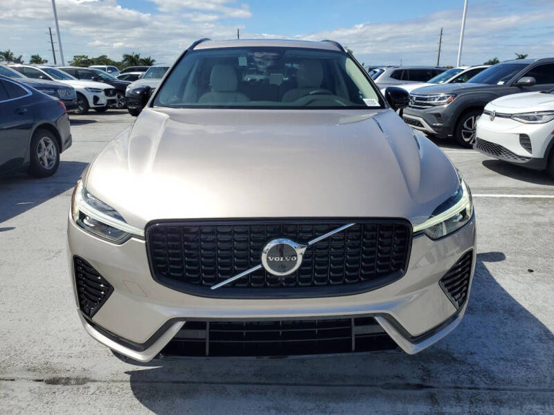 2025 Volvo XC60 B5 Plus Dark Theme