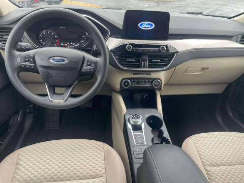 2020 Ford Escape SE