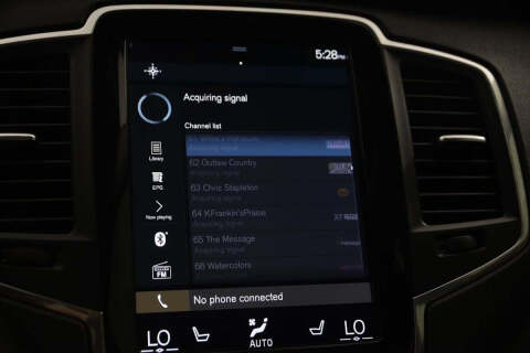 2022 Volvo XC90 T6 Momentum 7-Passenger