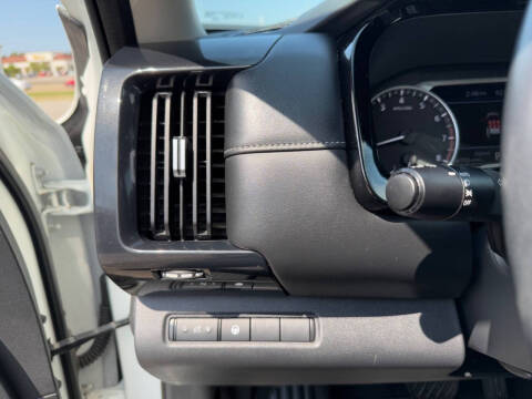 2022 Nissan Pathfinder SV