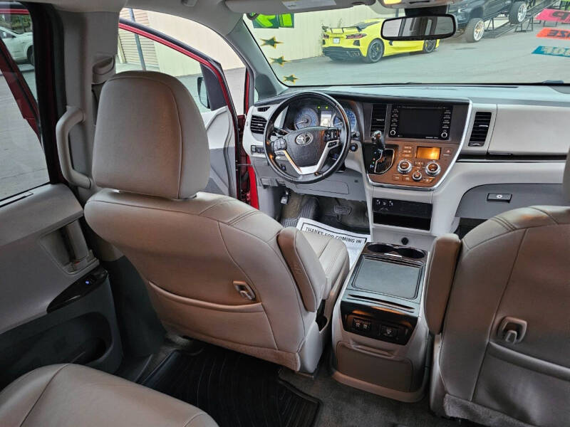 2019 Toyota Sienna XLE 7-Passenger Auto Access Seat