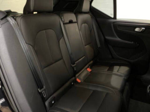 2025 Volvo XC40 B5 Core Bright Theme
