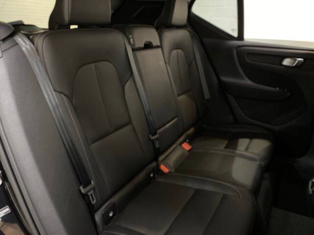 2025 Volvo XC40 B5 Core Bright Theme