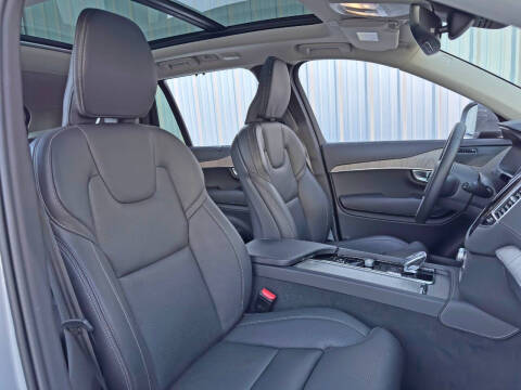 2024 Volvo XC90 Recharge T8 Ultimate Bright Theme 7P