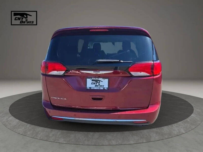 2017 Chrysler Pacifica Touring-L Plus
