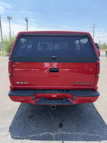 2000 Chevrolet S-10 LS