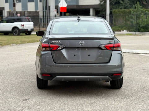 2025 Nissan Versa SR