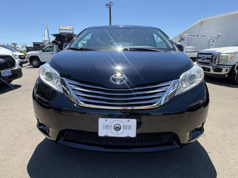 2017 Toyota Sienna XLE Premium 8-Passenger