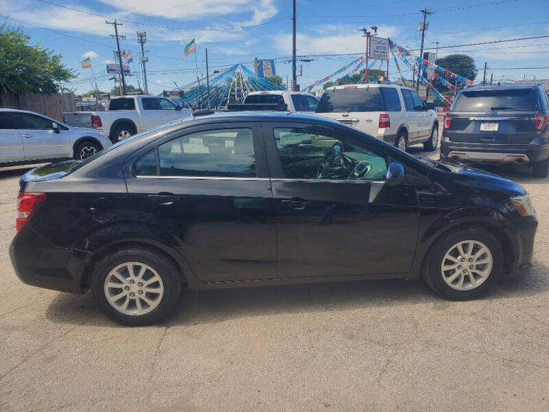 2019 Chevrolet Sonic LT photo 3