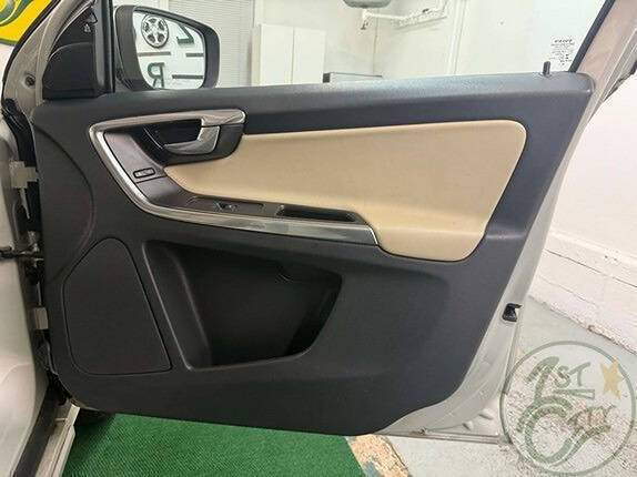 2013 Volvo XC60 T6 R-Design Platinum