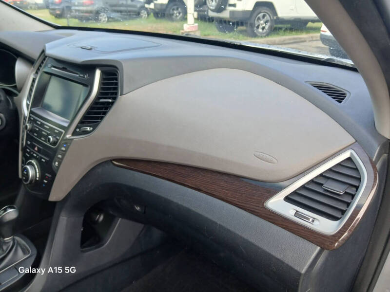 2017 Hyundai Santa Fe SE
