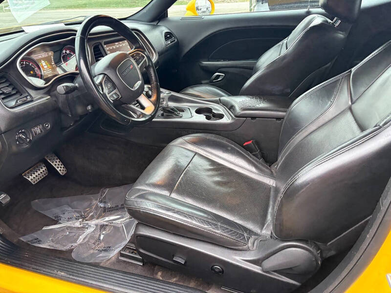 2017 Dodge Challenger SXT Plus