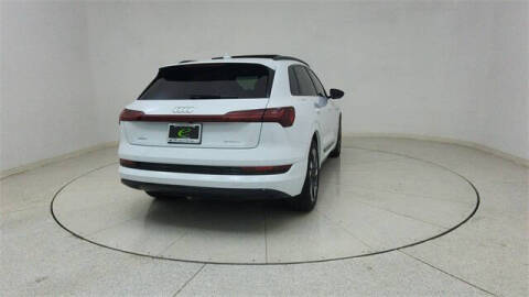 2022 Audi e-tron quattro Premium