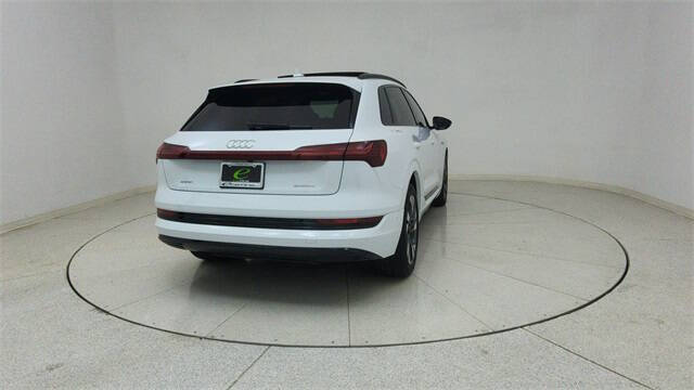 2022 Audi e-tron quattro Premium