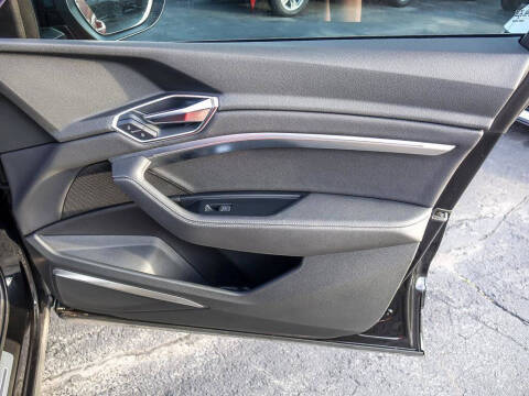 2019 Audi e-tron quattro Premium Plus