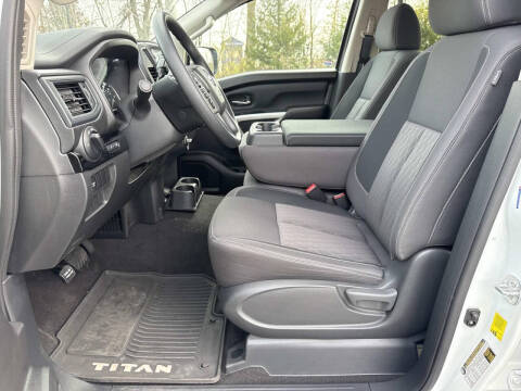 2024 Nissan Titan SV