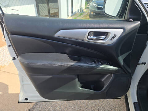 2017 Nissan Pathfinder SL