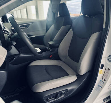 2020 Toyota RAV4 Hybrid XLE