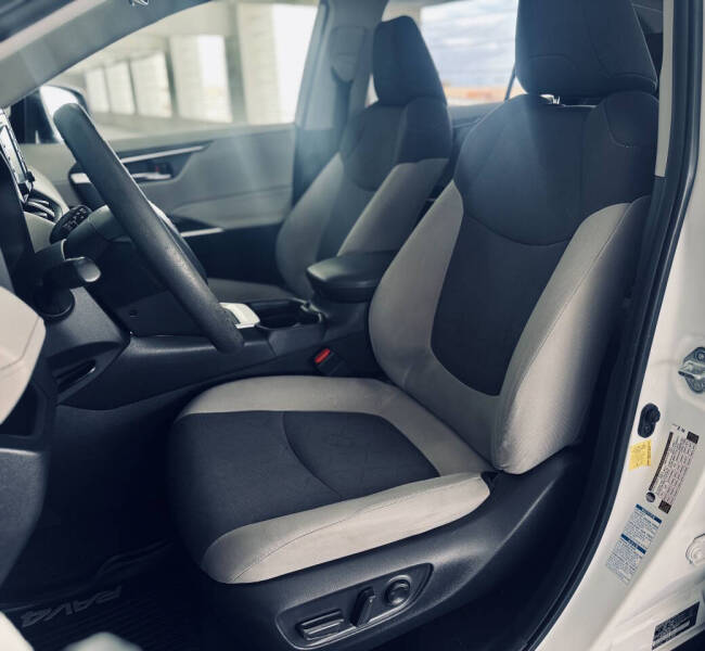 2020 Toyota RAV4 Hybrid XLE