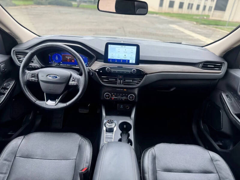 2020 Ford Escape Hybrid Titanium