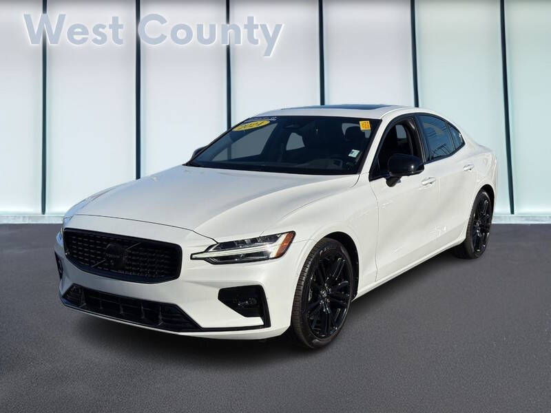 2024 Volvo S60 B5 Plus Black Edition