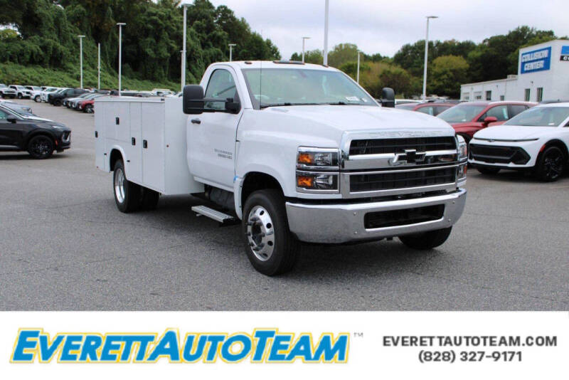 2024 Chevrolet Silverado 4500 Medium Duty Chassis Cab Work Truck's photo
