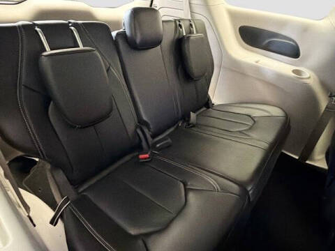 2024 Chrysler Pacifica Plug-In Hybrid Select