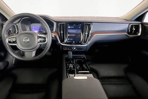 2024 Volvo S60 Recharge T8 Ultimate Dark Theme