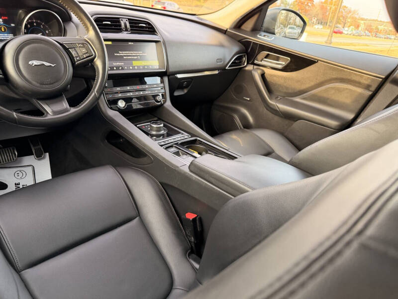 2019 Jaguar F-PACE 25t Premium