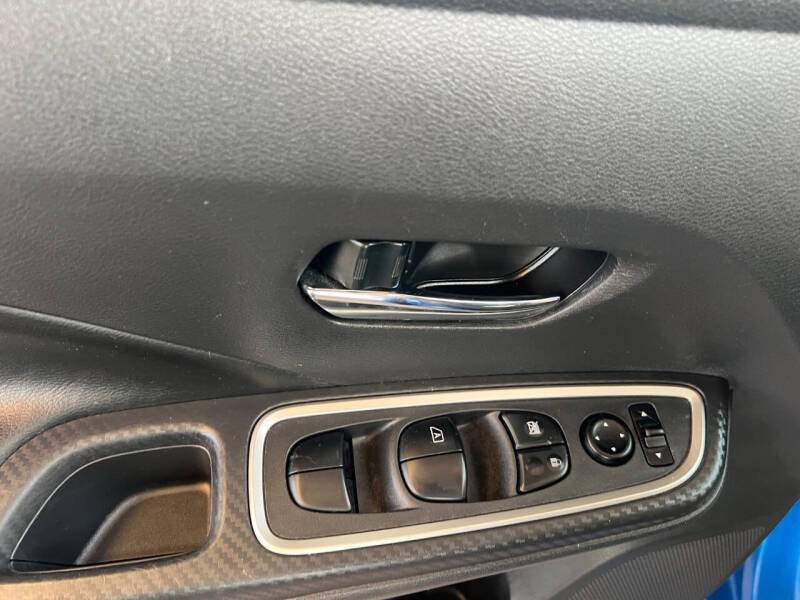 2020 Nissan Versa SR