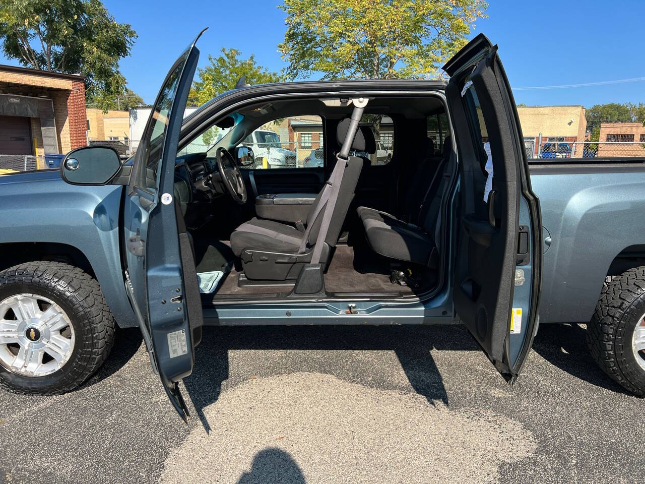 2011 Chevrolet Silverado 1500 for sale at Ideal Cars LLC in Skokie, IL